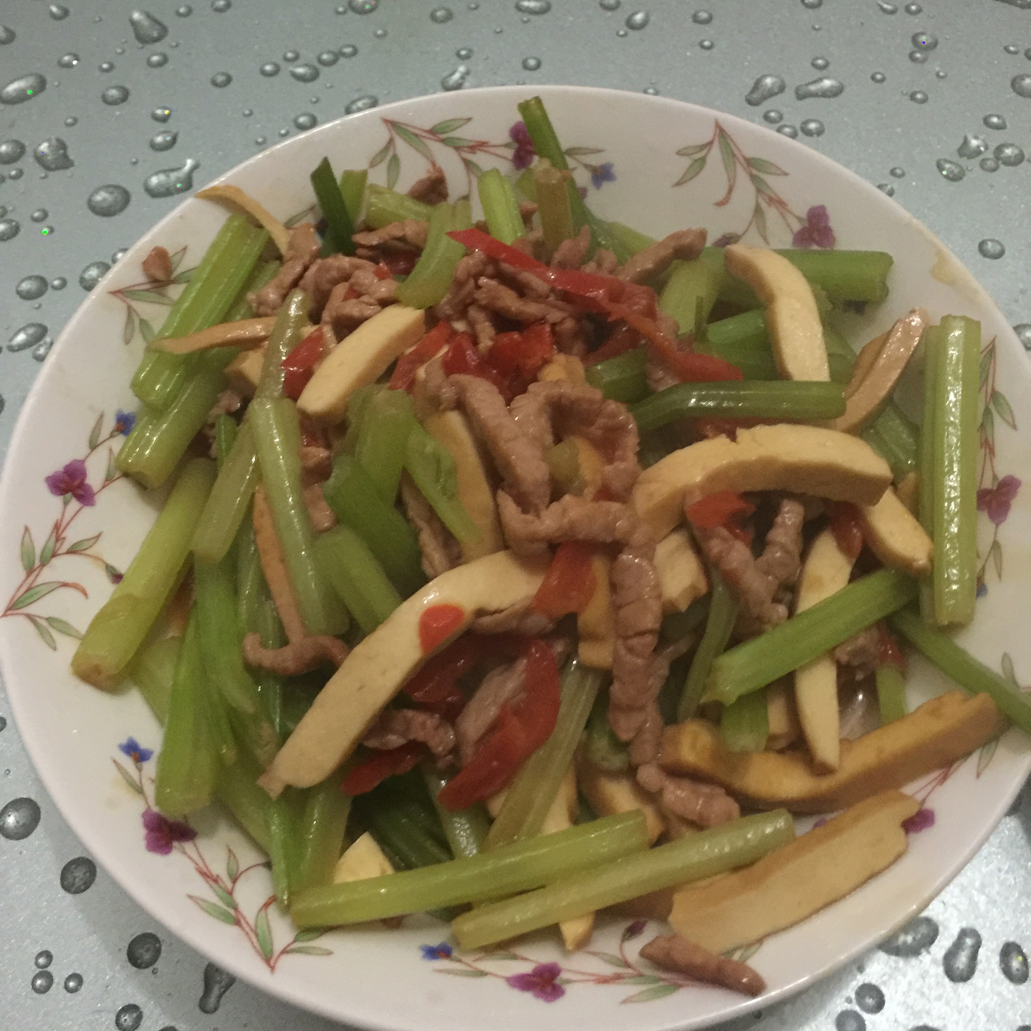 芹菜香干炒肉丝