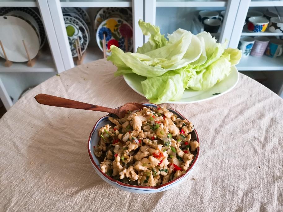 鸡胸肉生菜卷的做法