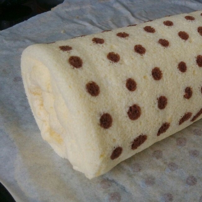 可可奶油波点蛋糕卷