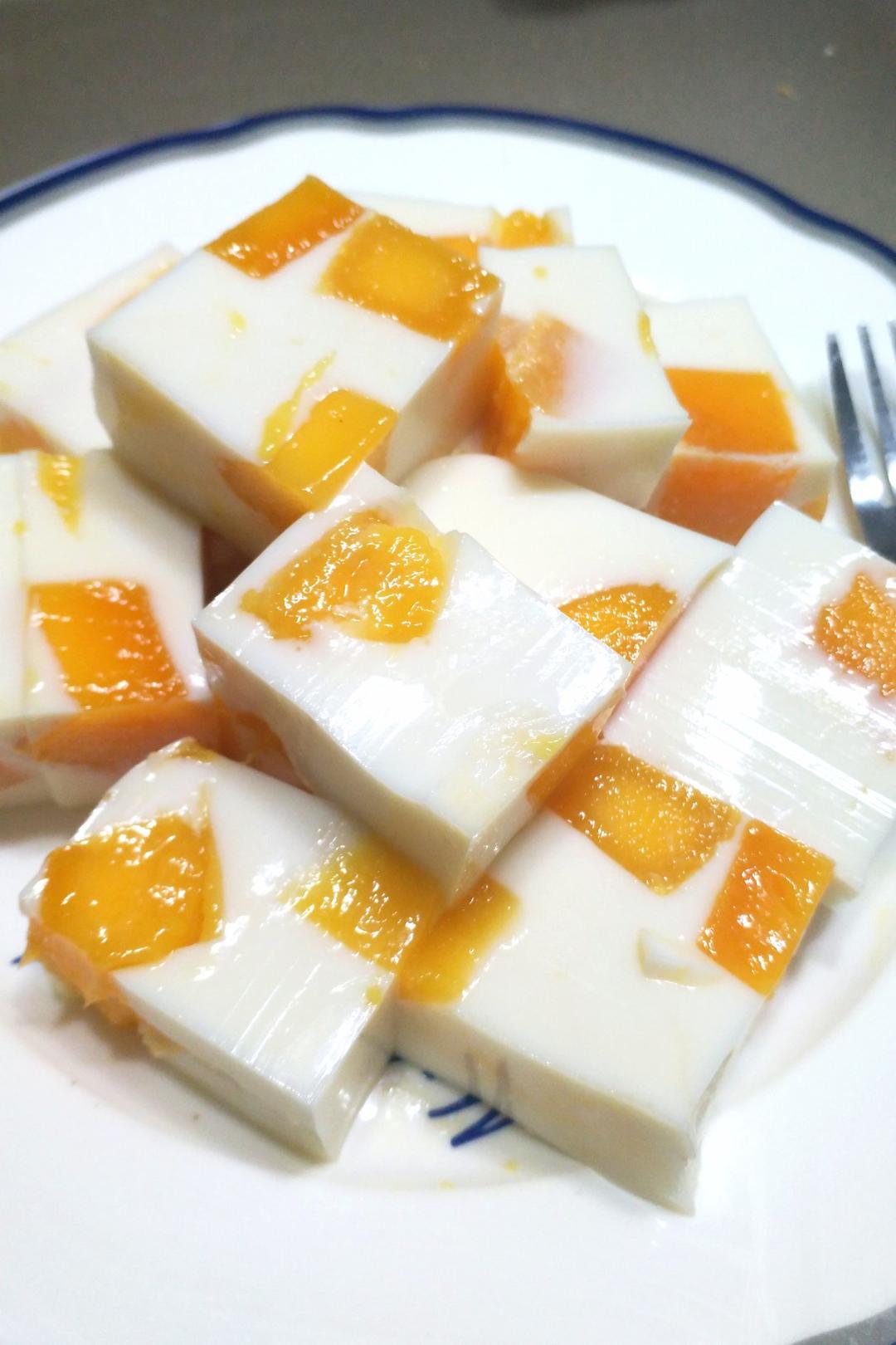 粒粒芒果椰汁冻糕