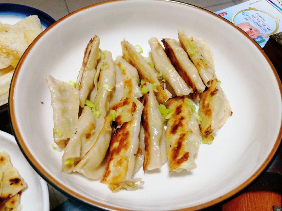 馄饨皮三文鱼鸡蛋锅贴