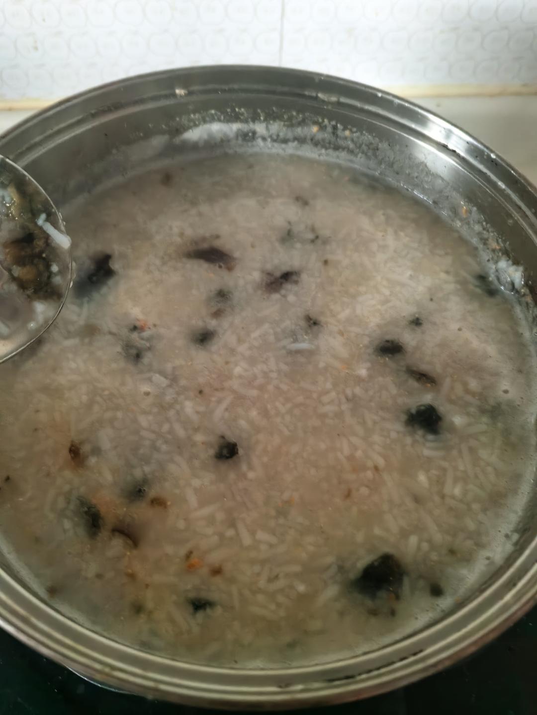 皮蛋粥 （秘方！好吃到任性！）