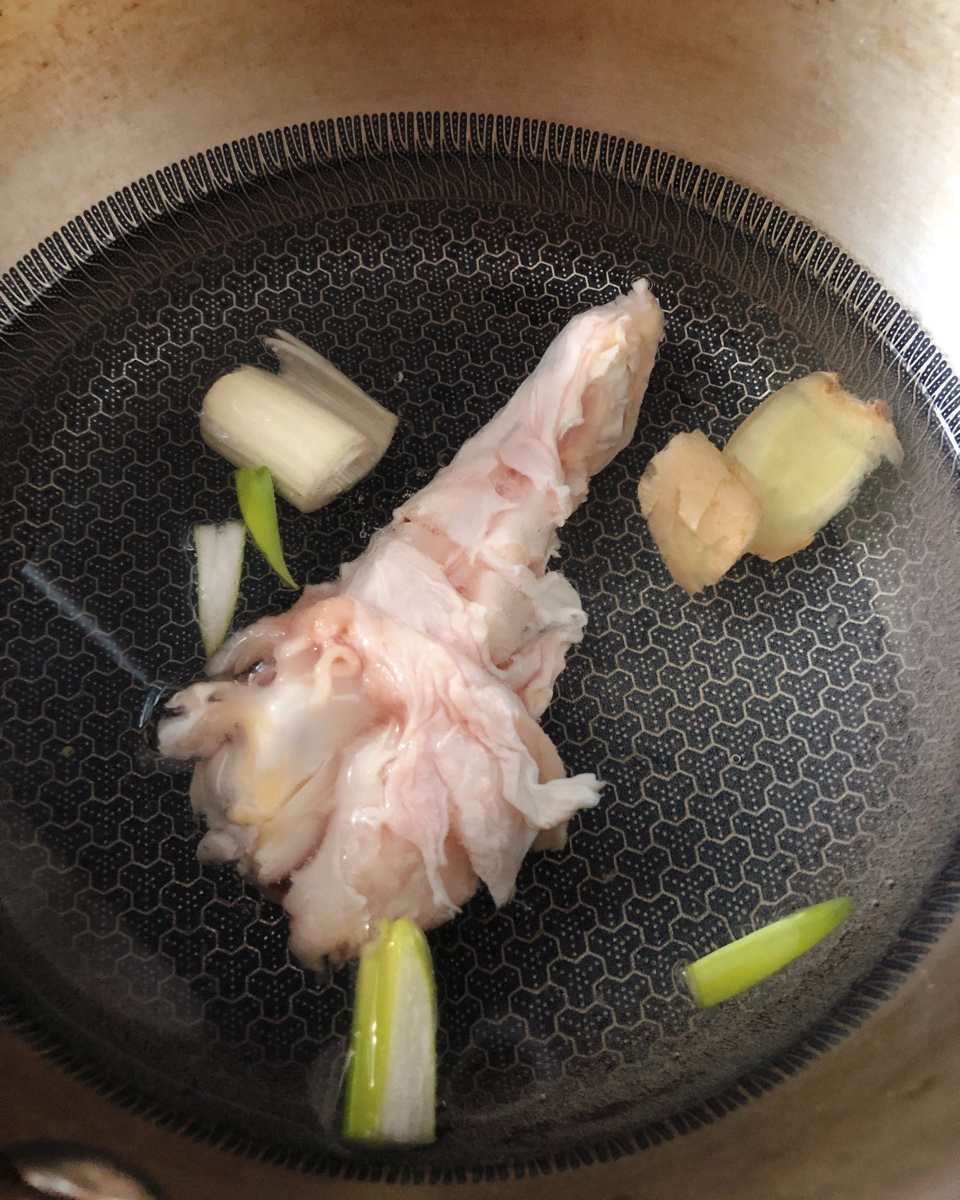 香菇洋葱鸡肉焖饭【11月北鼎蒸炖锅食谱】