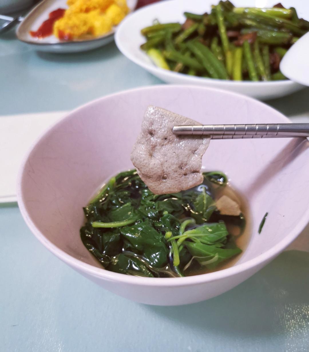菠菜猪肝汤（猪肝嫩滑汤清澈）