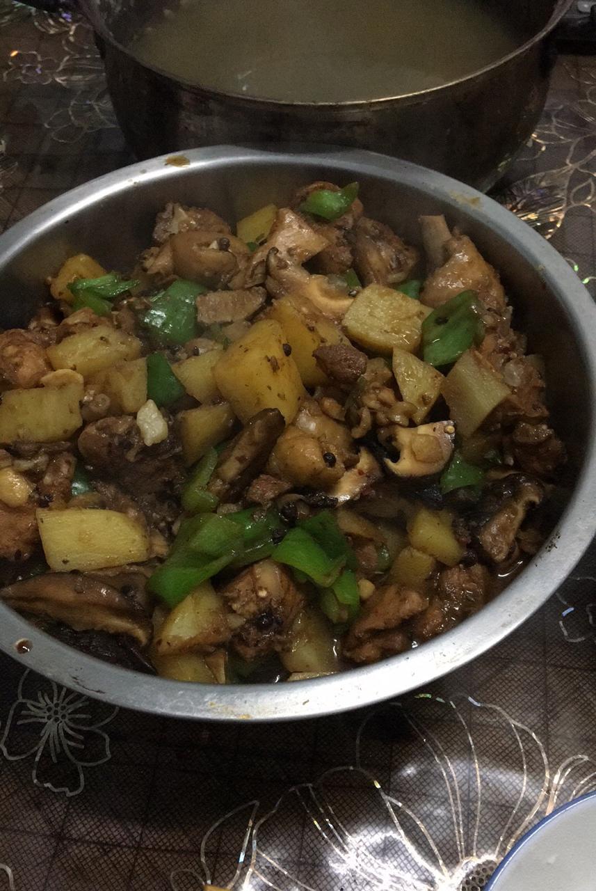 土豆烧鸡块