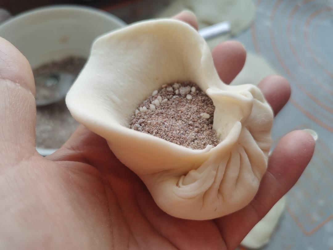 外酥里软 层次分明的发面油酥小糖饼的做法 步骤10