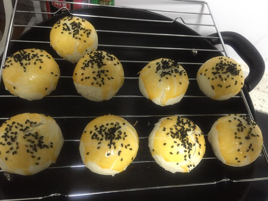 酥到掉渣的蛋黄酥