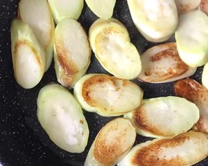 香煎白茄子的做法步骤图 香煎白茄子怎么做好吃 Consecutive 下厨房 香煎白茄子的做法步骤图 香煎白茄子怎么做好吃 Consecutive 下厨房