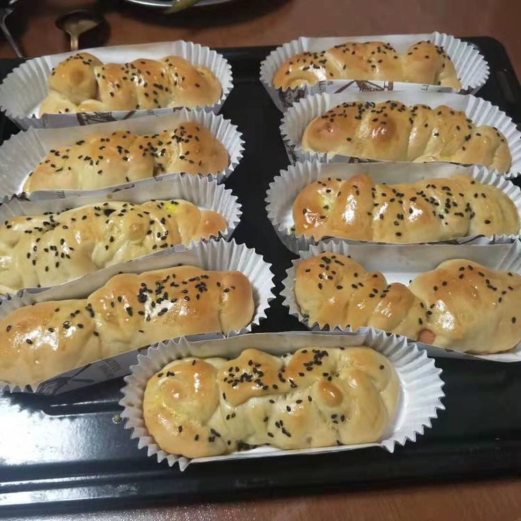 香肠面包卷——玉米油版 （一次发酵）