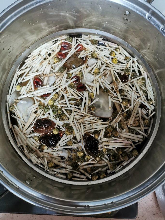 罗汉果海底椰菊花雪梨膏