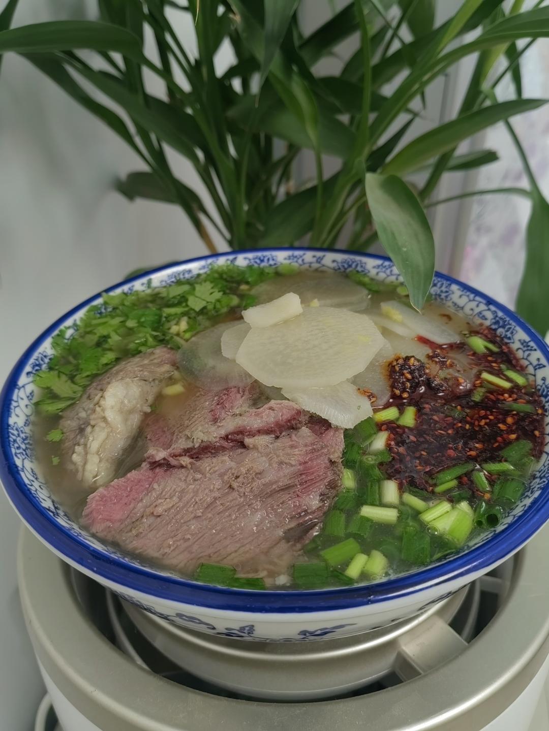 正宗兰州牛肉面～～                        不是兰州拉面😁