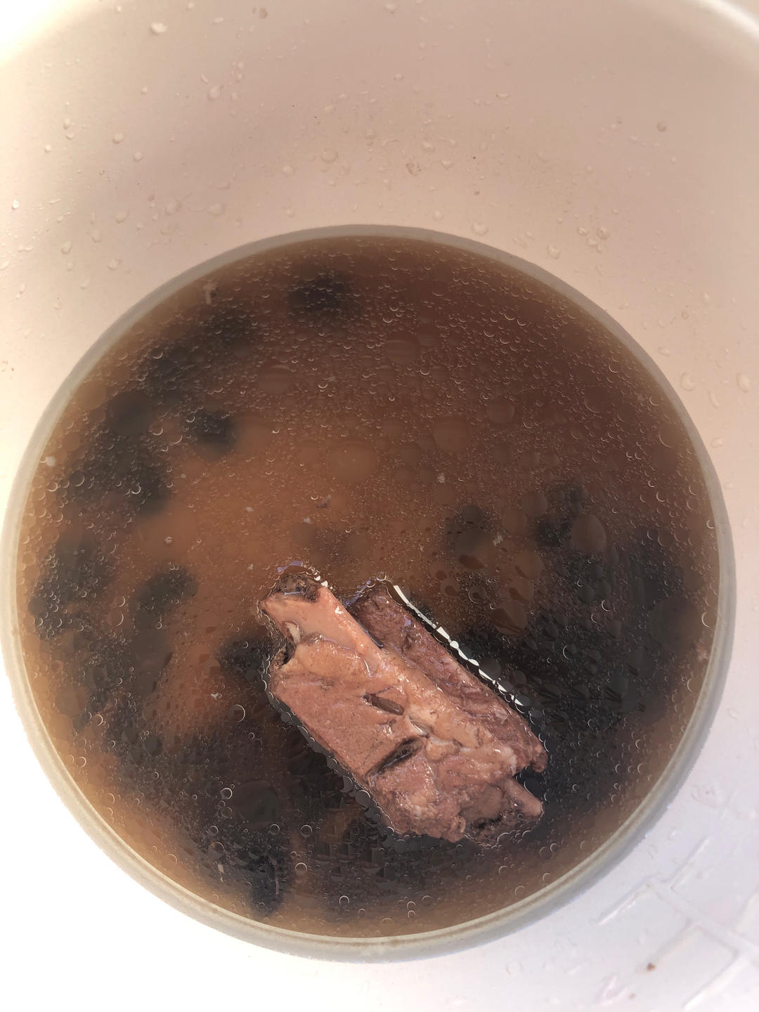 黑豆排骨汤，真的很香很营养！