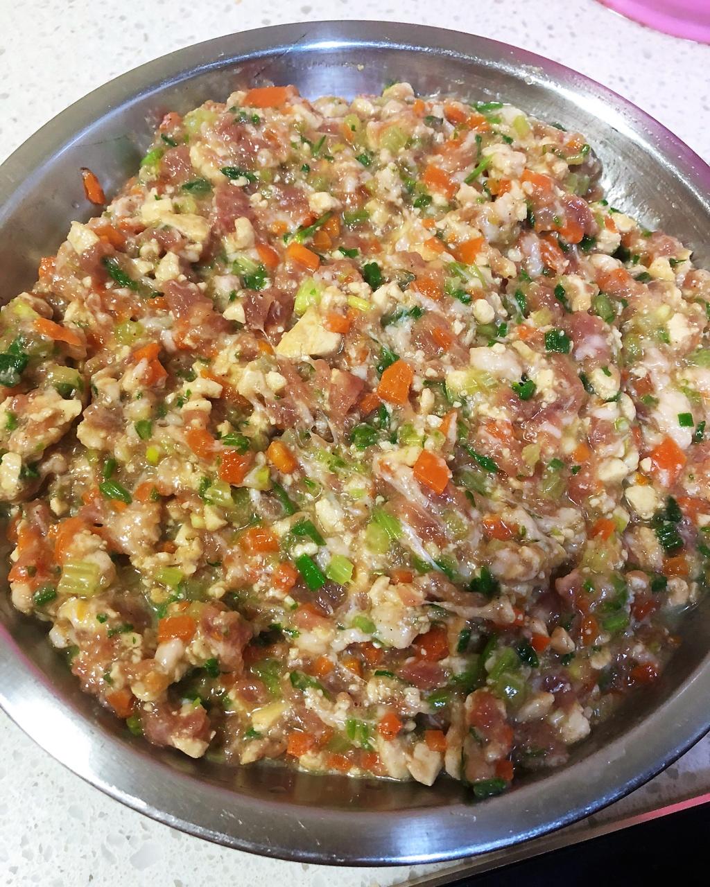 芹菜胡萝卜猪肉水饺