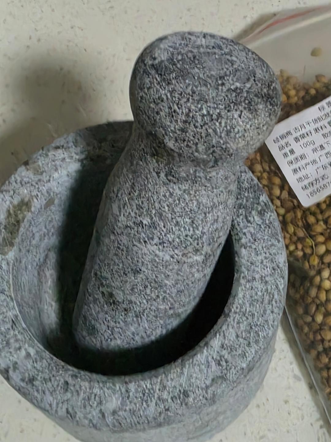 研磨香菜籽(柠檬柑橘佛手柑香气，跟香菜叶不一样的气味)