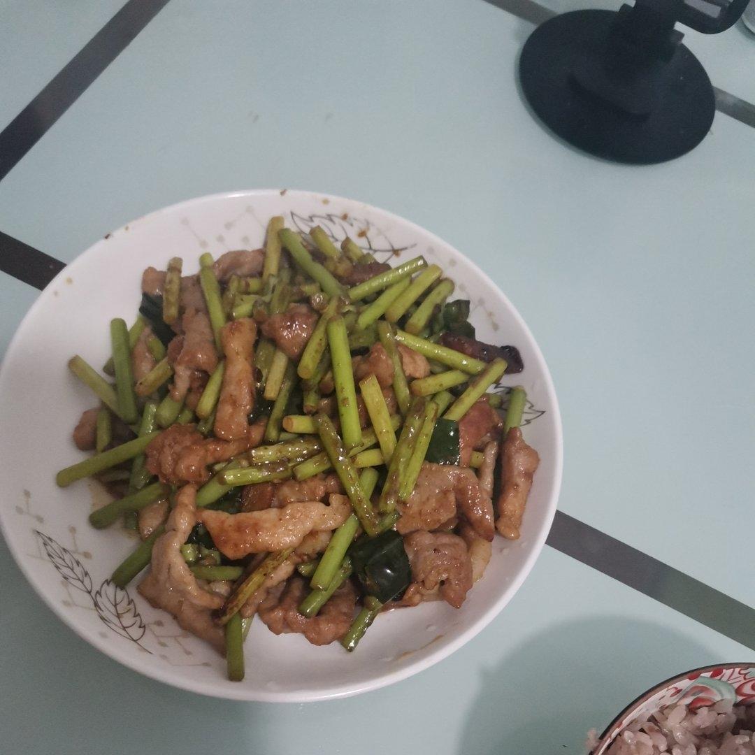 肉丝炒蒜苗（蒜苔肉丝）