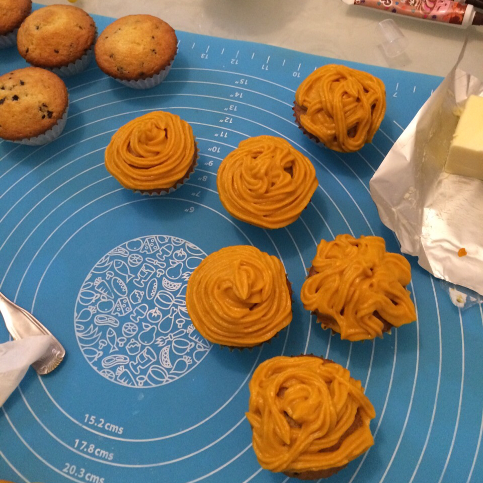【预热万圣节】可爱南瓜小蛋糕（附南瓜装饰法）