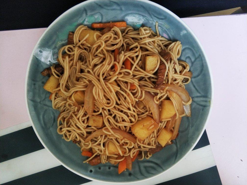 土豆焖面
