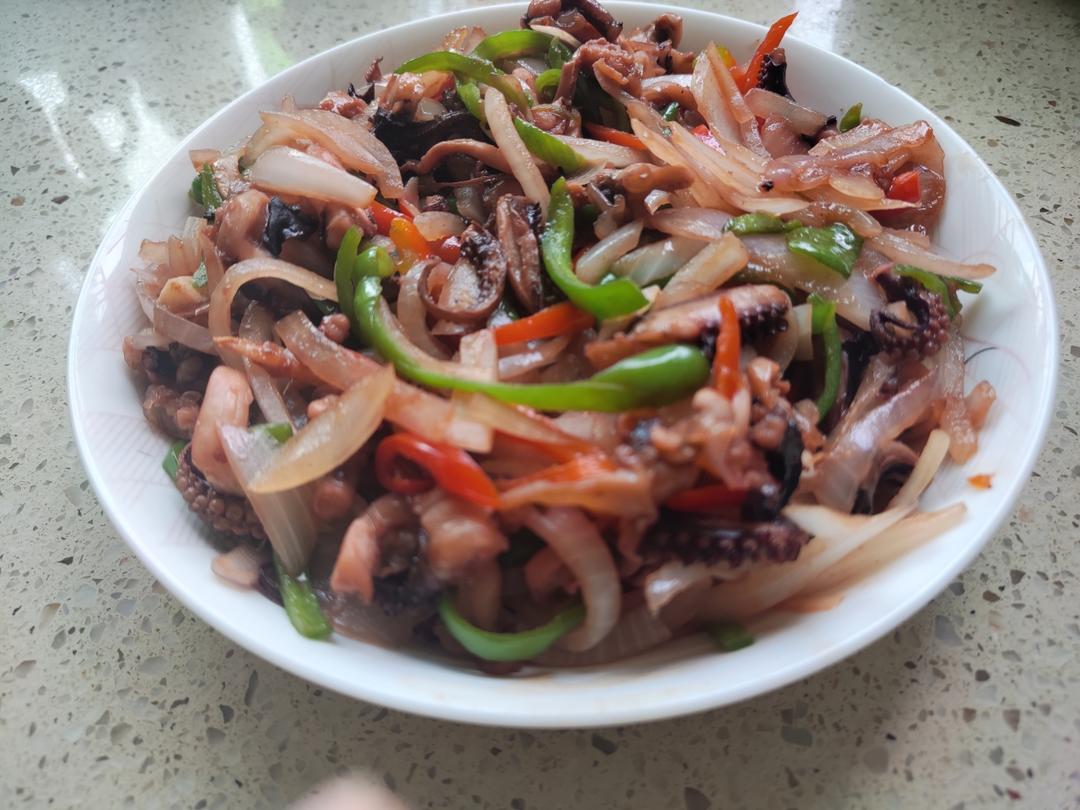 爆炒鱿鱼须，加上这一步，可以与铁板鱿鱼媲美