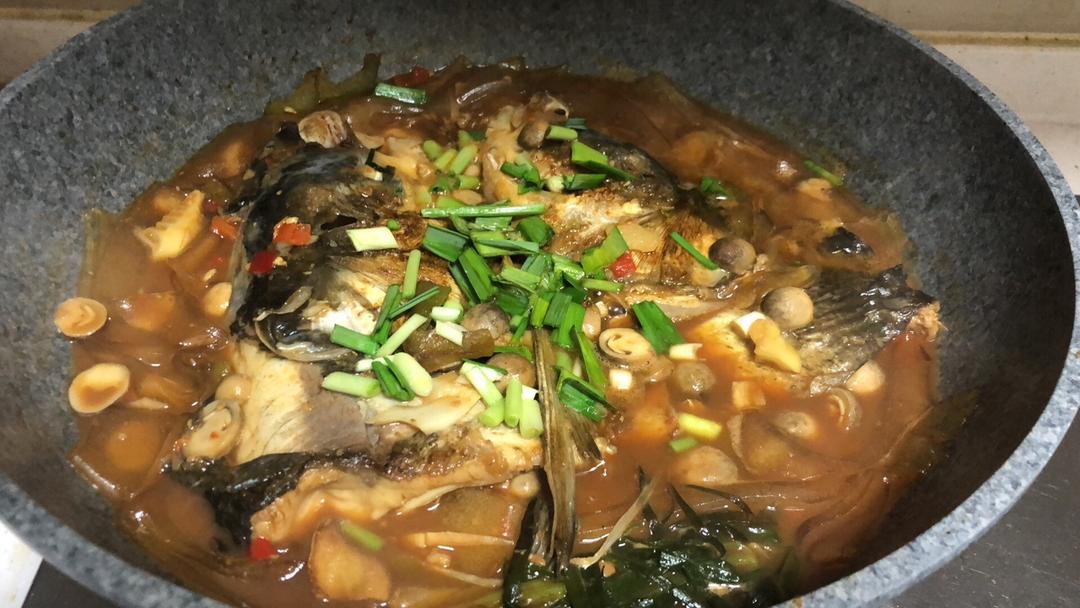 这么做《中餐厅》里的砂锅鱼头煲，超简单！