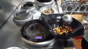 厨师长教你：“干锅鸭脚”的家常做法，边加热边吃全身都暖暖的的做法 步骤16