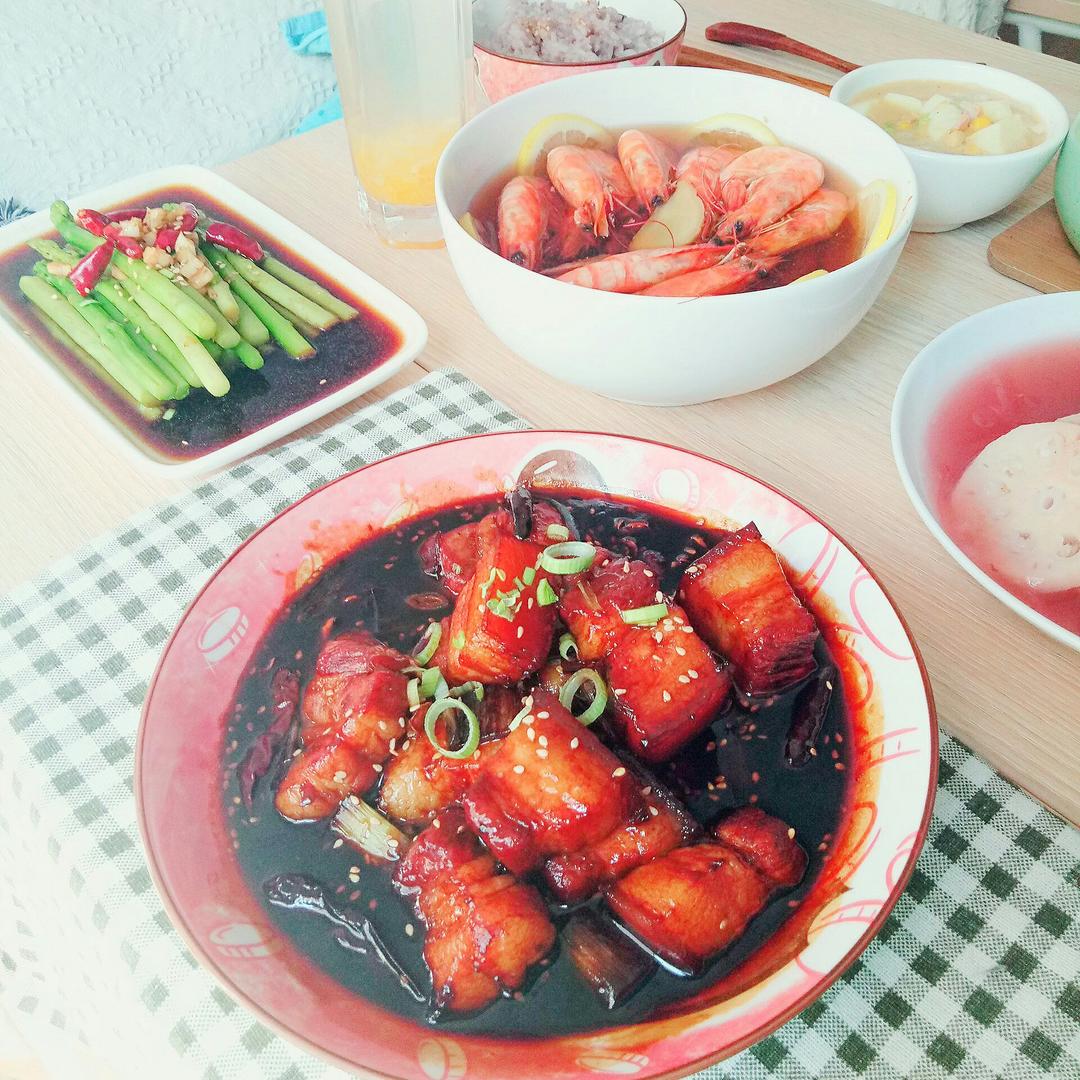 吃着碗里望着锅里的红烧肉