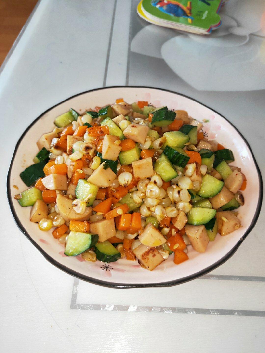 胡萝卜玉米炒黄瓜