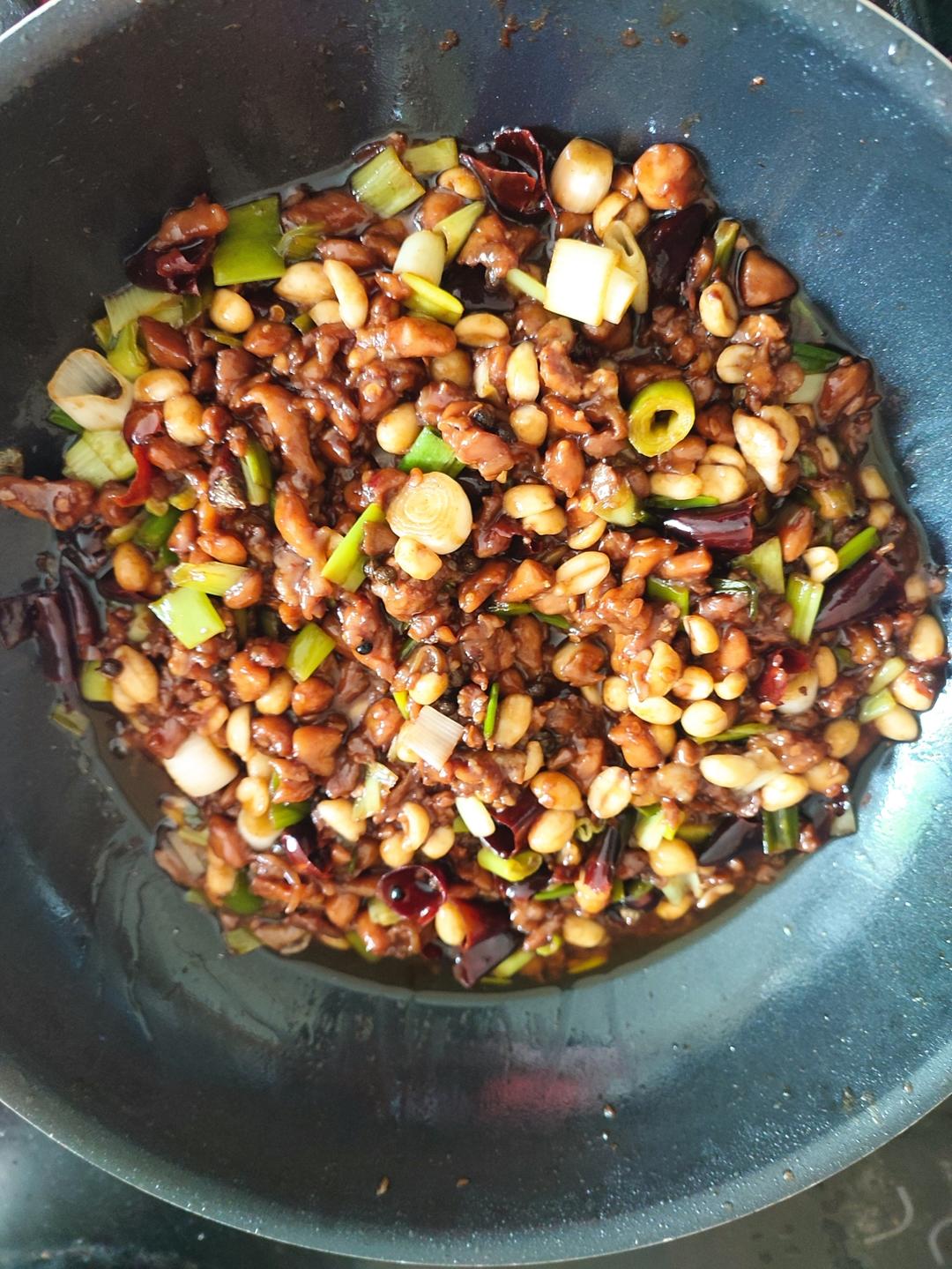 厨师长教你: “宫保鸡丁”的川味正宗做法, 一看就有食欲, 收藏了