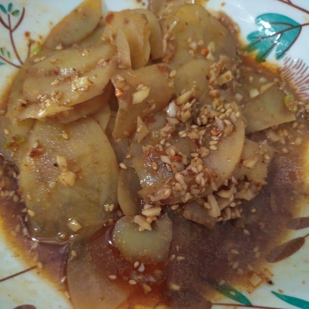 土豆销魂吃法！酸辣开胃的凉拌土豆片