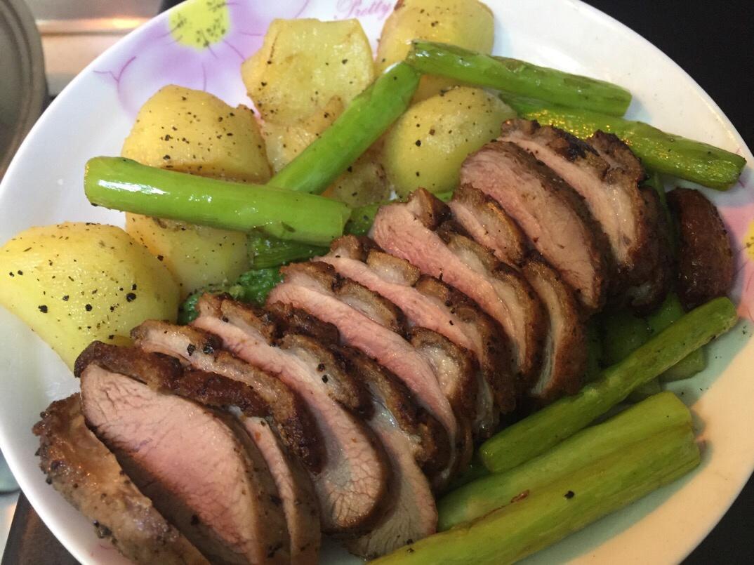 香煎鸭胸肉的做法