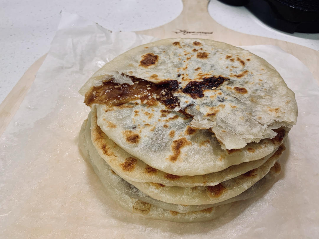 红糖饼 不用烤箱不用揉面用平底锅也能烙出好吃的红糖饼（烫面法口感软且稍有嚼劲，不是酥脆的）