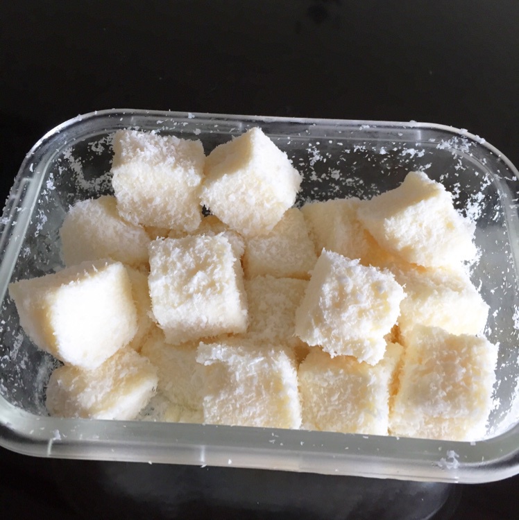 完胜85度C牛奶椰丝小方