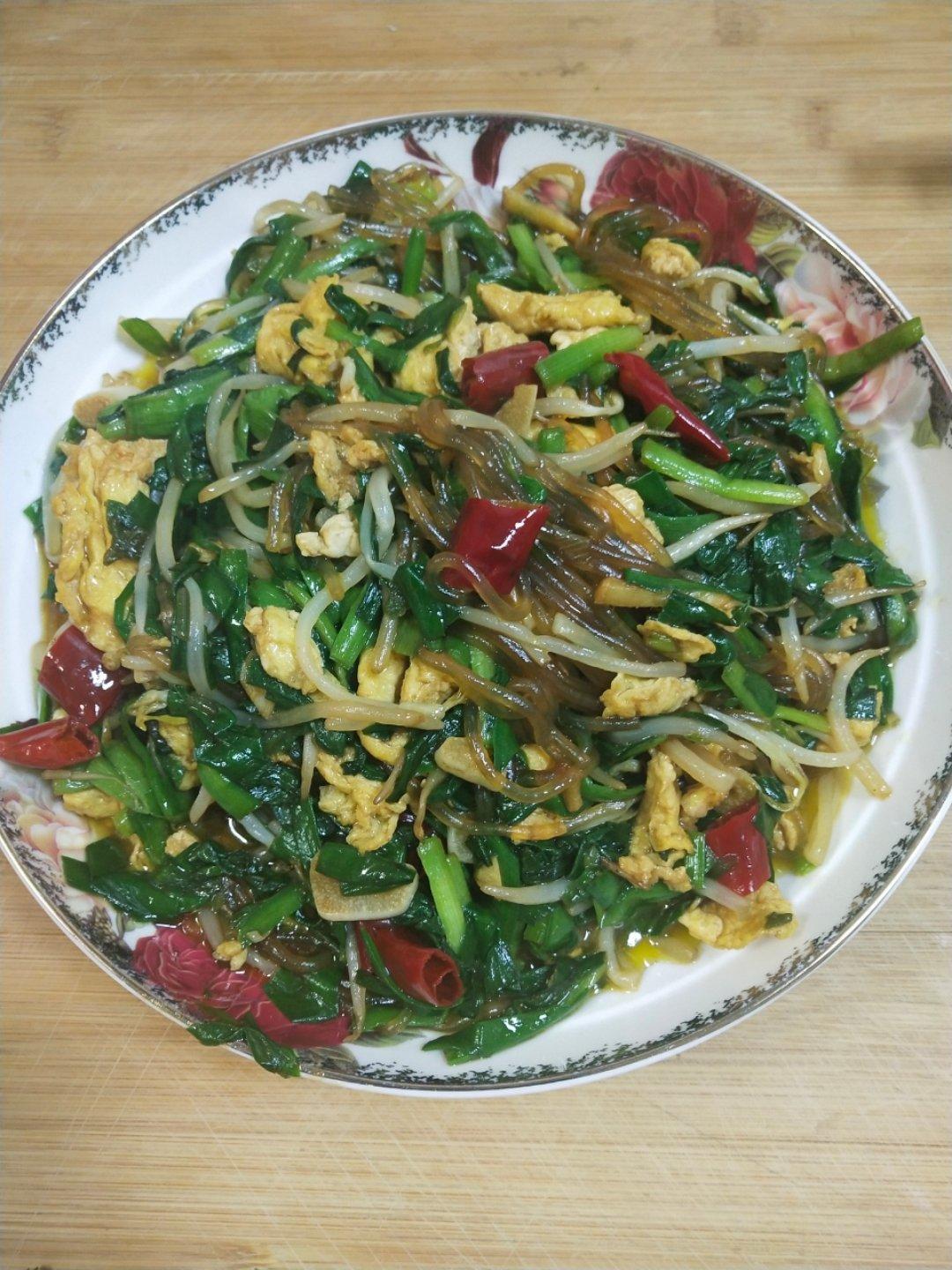 美味营养的                            粉丝韭菜豆芽鸡蛋拌菜