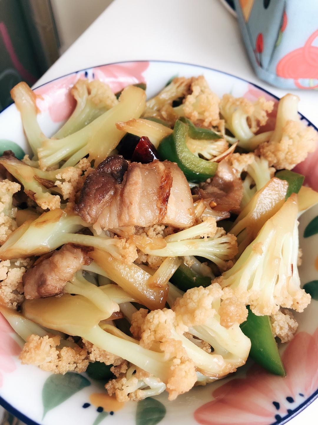 五花肉炒花菜的做法