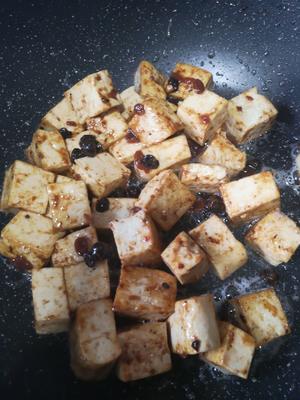超超快手的豆豉豆腐
 居然连盐都不用放
好吃又快手的做法 步骤6