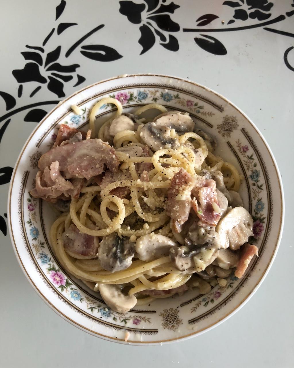 白蘑菇奶油培根意面