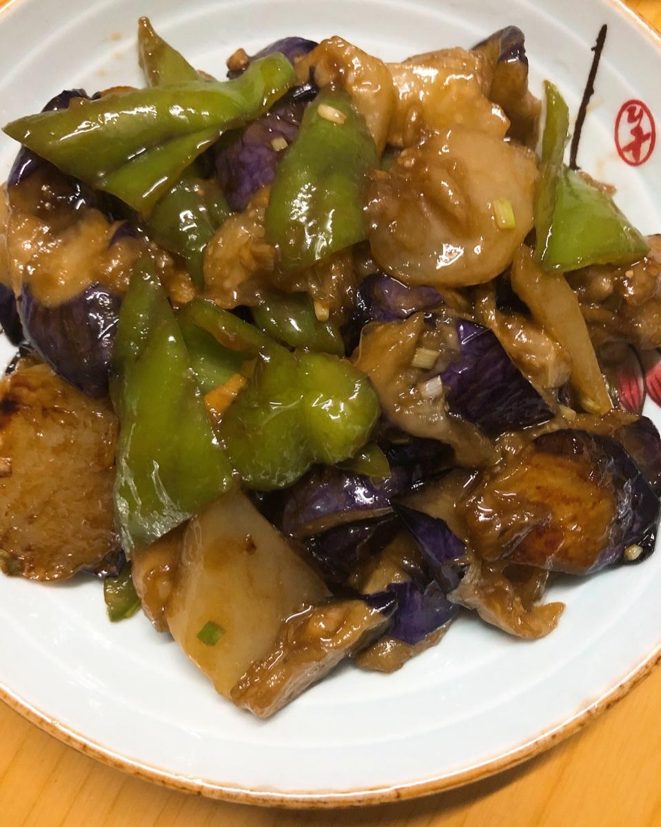 啊哈哈哈-_-做的地三鲜&酱香茄子 | 何大厨家常菜