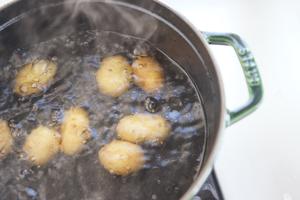 风味小土豆——Staub珐琅铸铁锅的做法 步骤2