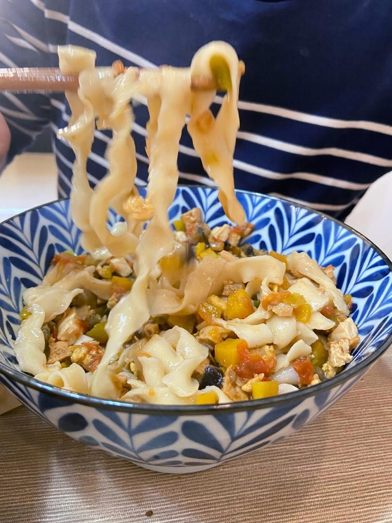 西红柿茄子肉丁打卤面