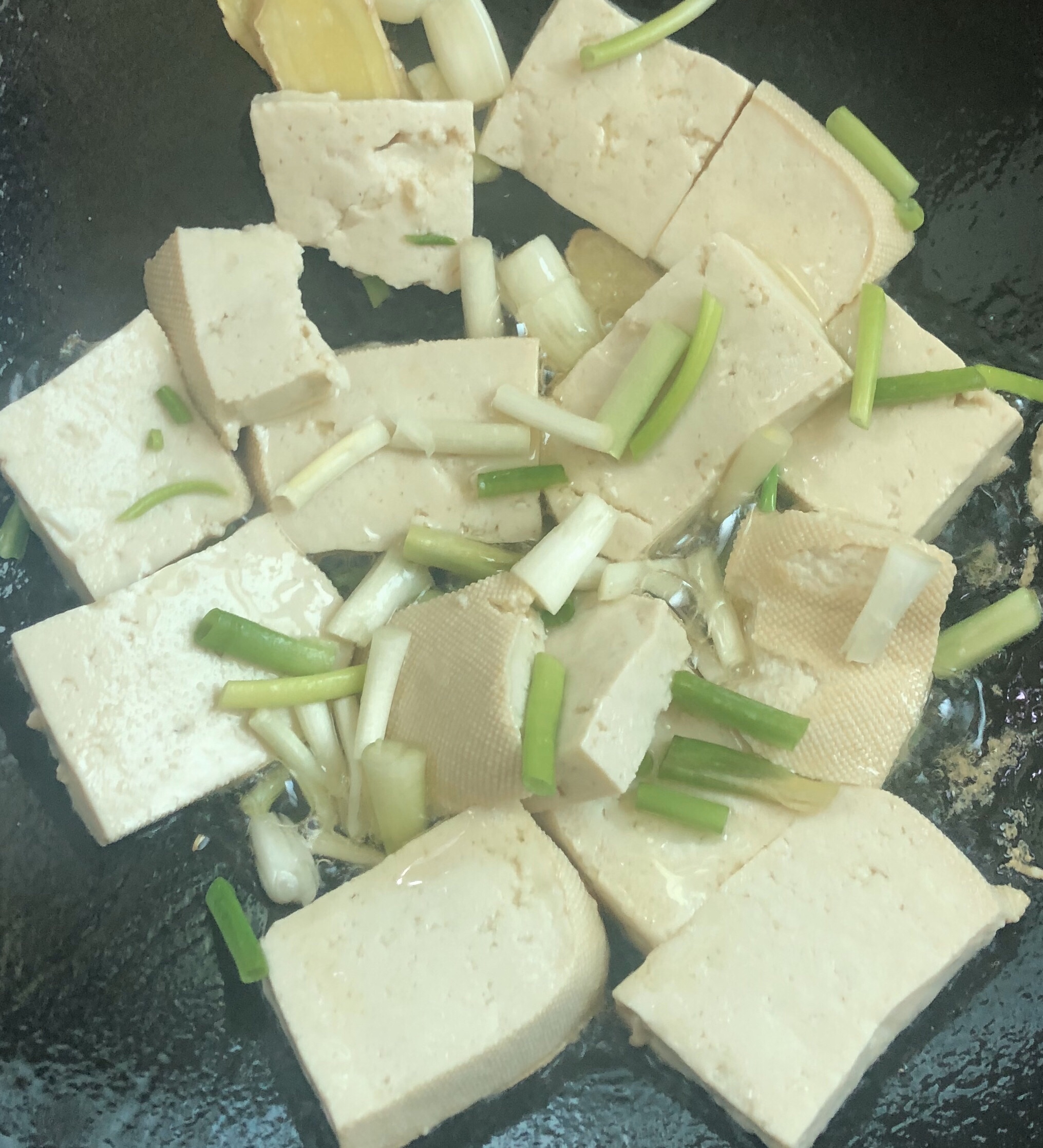 家常鱼元炖豆腐的做法 步骤1