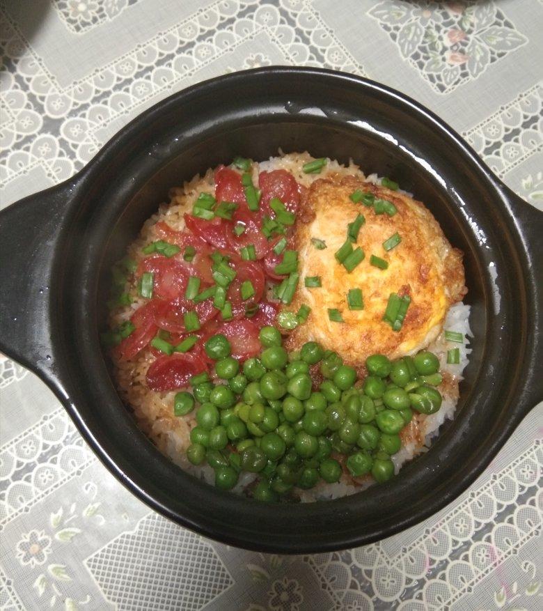 《广式腊肠砂锅煲仔饭》