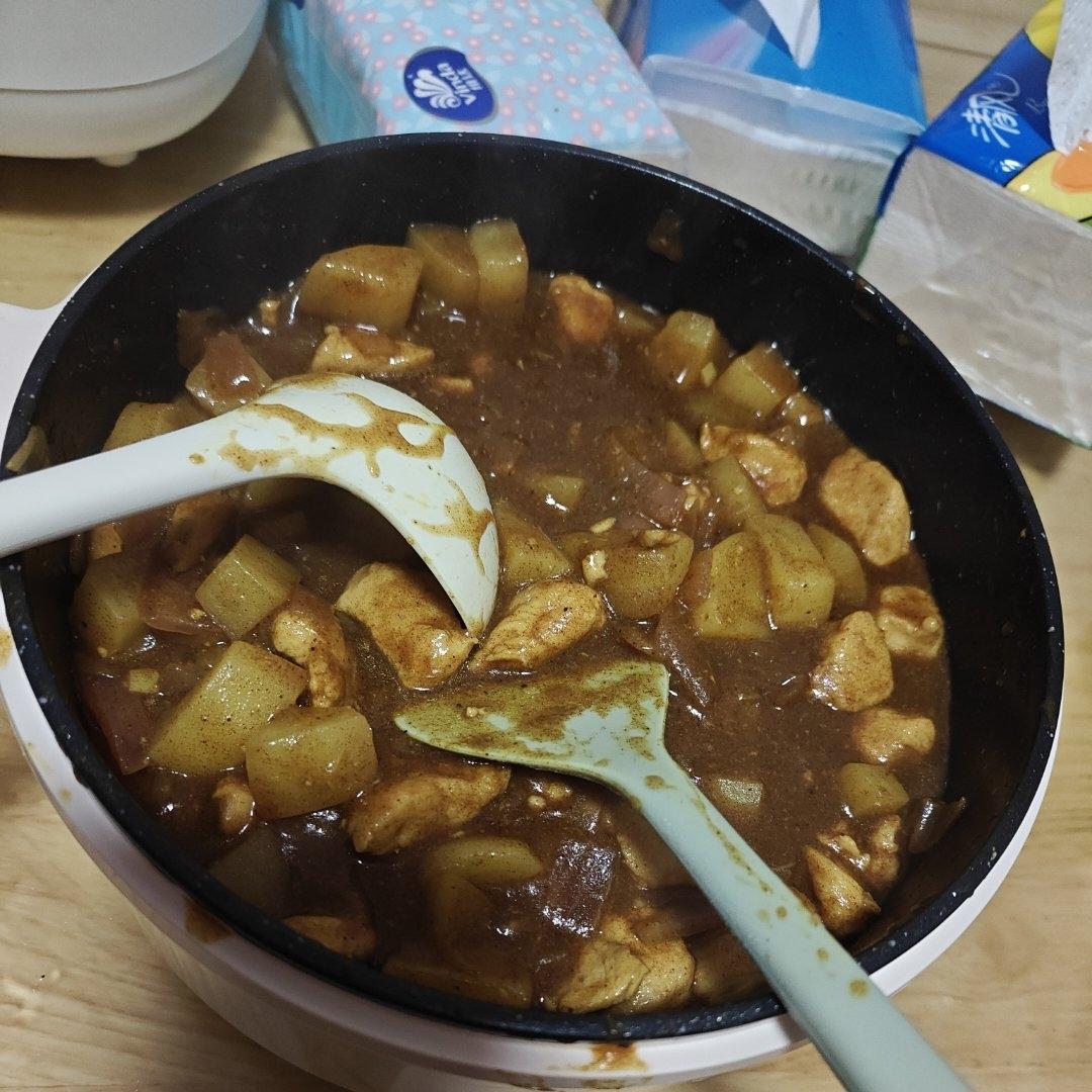 简单好吃的咖喱鸡肉饭（土豆很糯，鸡肉很嫩，三十分钟左右完成）