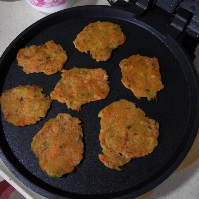 宝宝辅食之土豆胡萝卜小饼