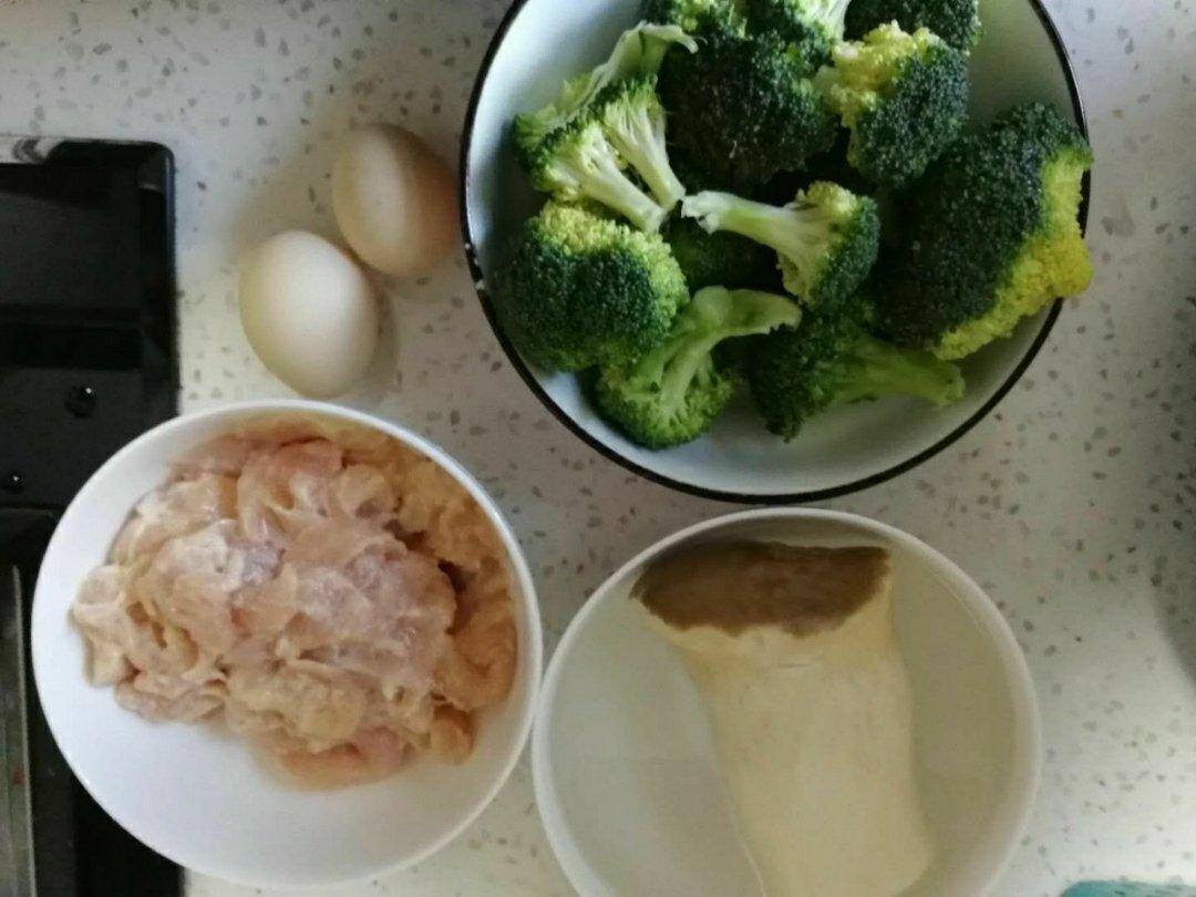 盛夏药膳乌骨鸡汤