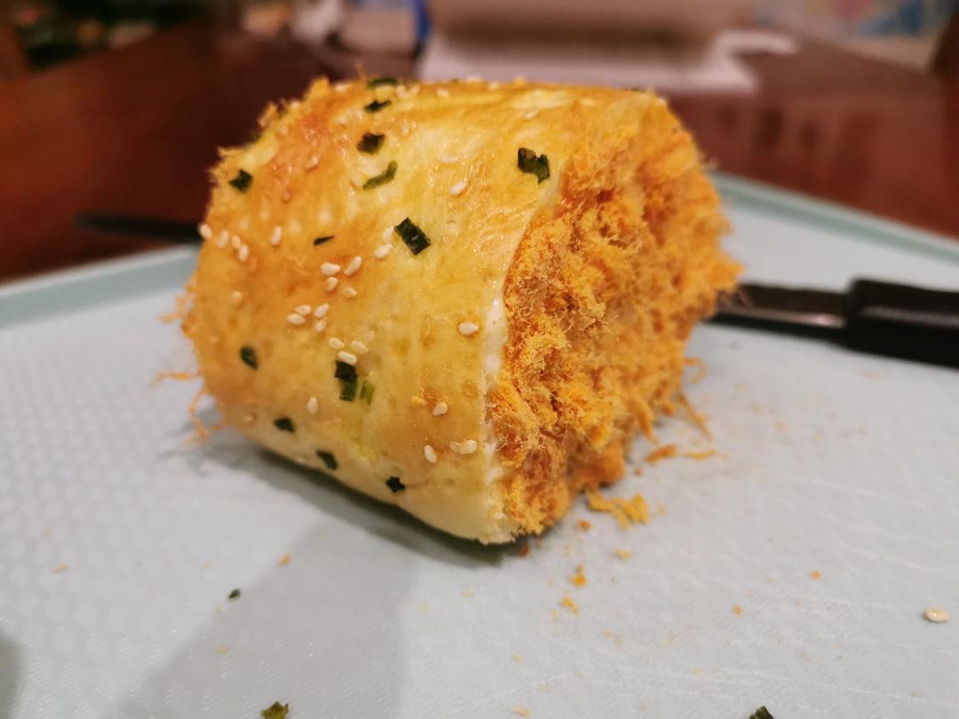 美味的肉松面包卷