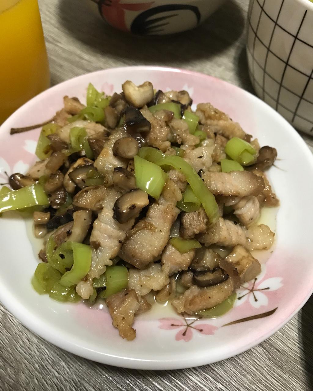 香菇炒肉，超级下饭哦