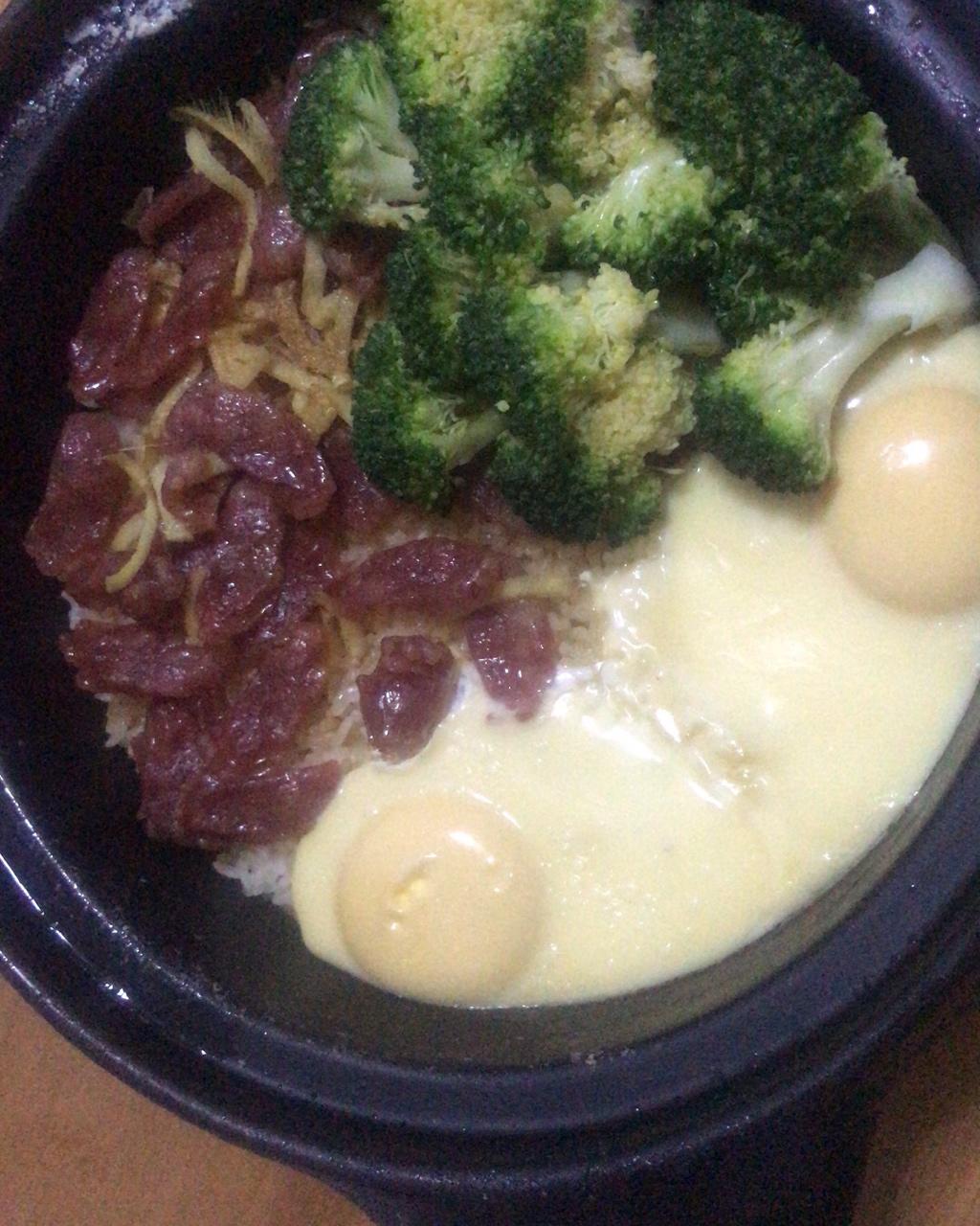 广式腊味煲仔饭