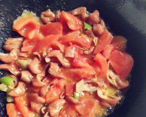 不油不腻色相味新锐，番茄肥肠炖豆腐的做法 步骤4