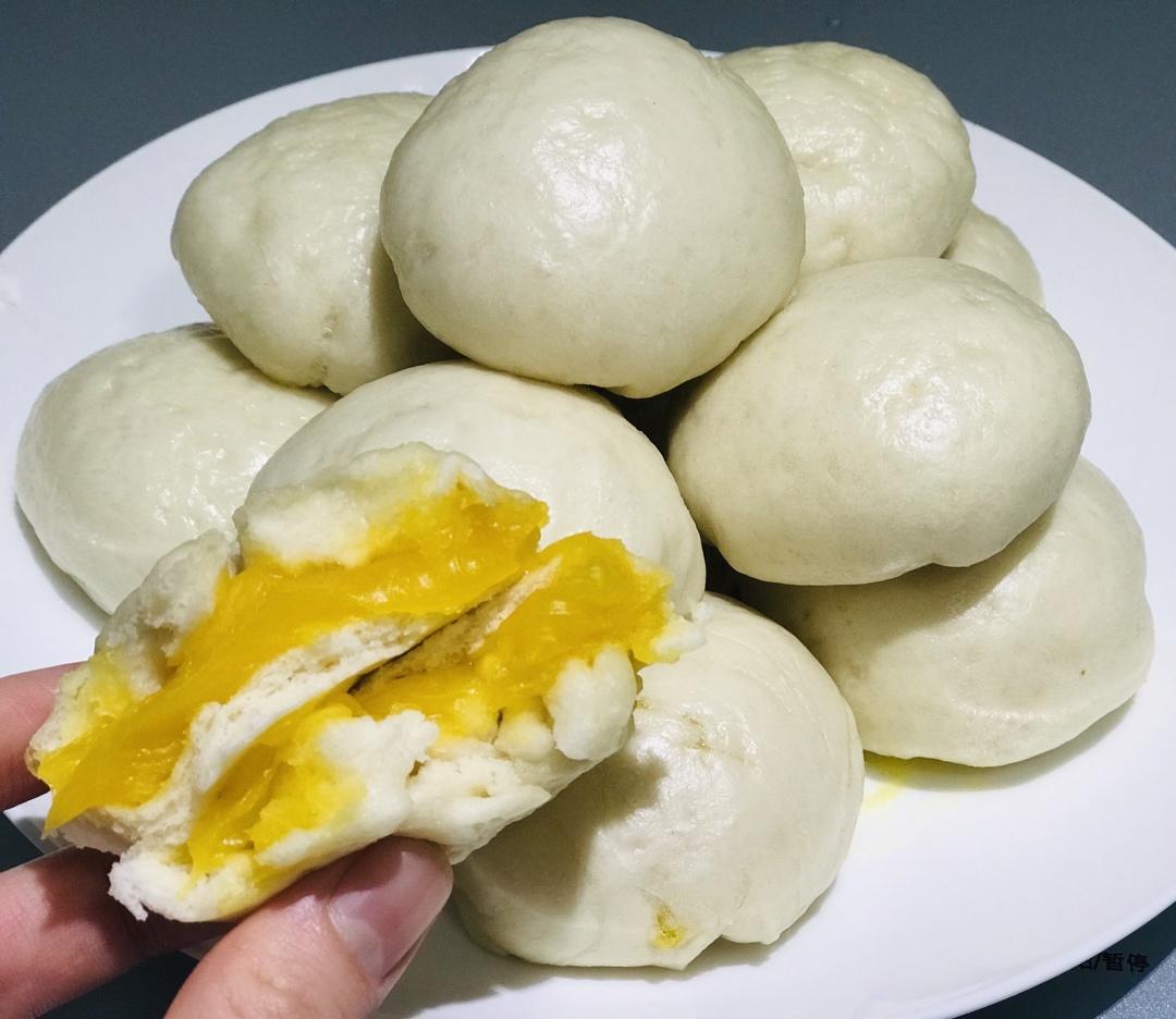 松软香甜的奶黄包，很快就可以搞定。