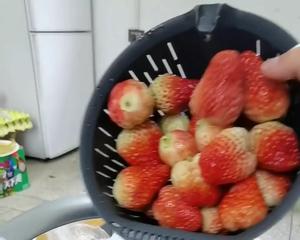 低糖草莓酱配方（小美制）的做法 步骤2