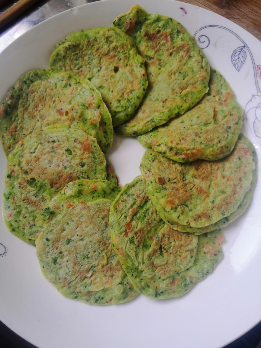 宝宝辅食之西兰花胡萝卜鸡蛋饼